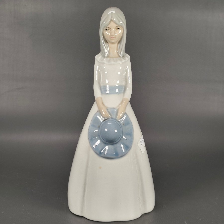 Figura de Porcelana Española Miquel Requena - Niña con Sombrero Azul