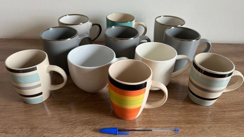 Lote de 10 Tazas de Cerámica con Diseños Variados