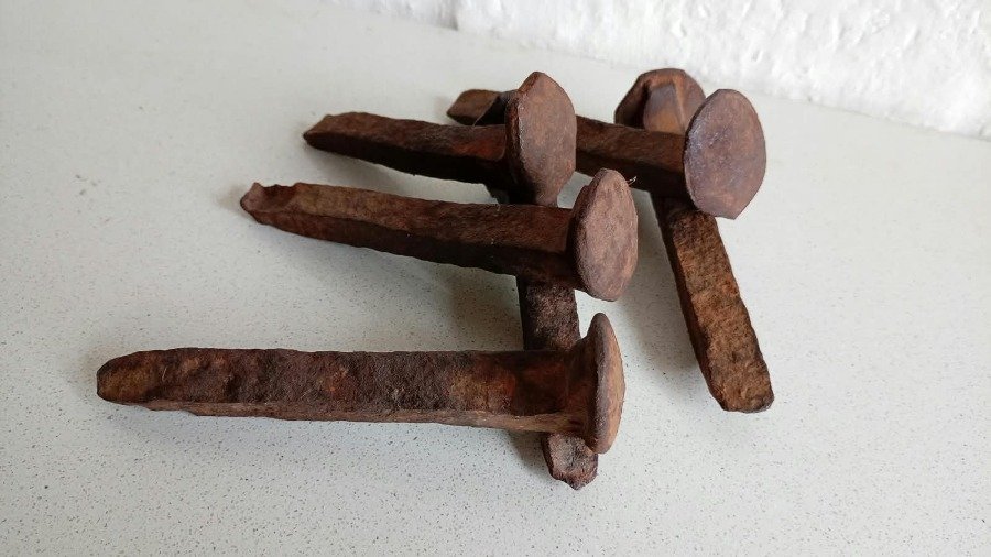 Lote de 6 Clavos de Vía de Hierro Oxidados