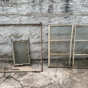 Lote siguiente: Marco de Hierro con Dos Hojas de Ventana y Banderola
