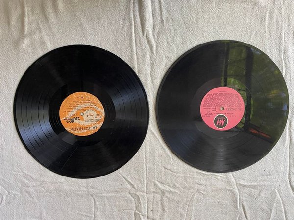 Dos Discos de Vinilo Usados: La Cofradía y Música en Libertad