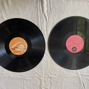 Dos Discos de Vinilo Usados: La Cofradía y Música en Libertad - imagen 1