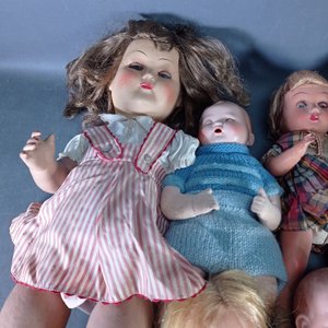 Lote de 6 Muñecas Antiguas de Porcelana, Plástico y Tela - imagen 3