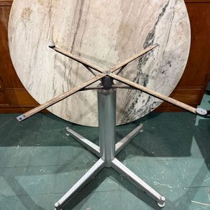 Mesa Circular con Pie de Aluminio y Tapa de Mármol - imagen 3