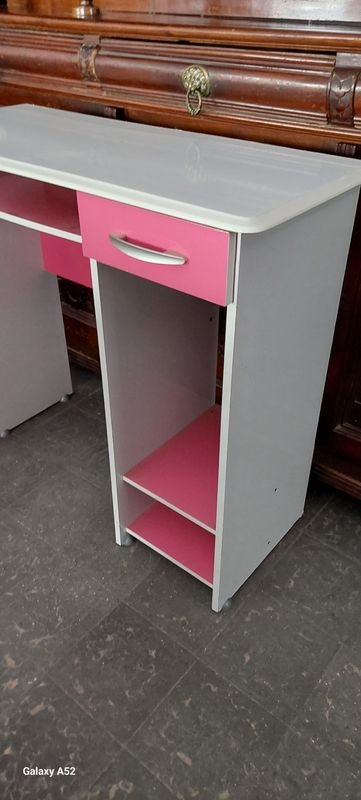 Escritorio Moderno Blanco y Rosa - imagen 2