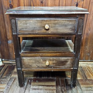 Lote siguiente: Mesa de Luz Madera Maciza con Tapa de Vidrio