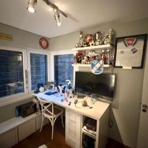 Lote anterior: Escritorio Blanco con Cajonera y Silla de Madera