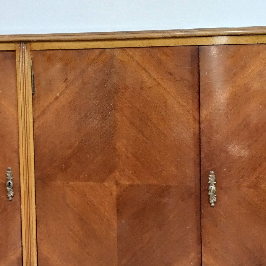 Muebles de estilo Luis XV, con detalles de madera tallada y patrones de parqué - imagen 6