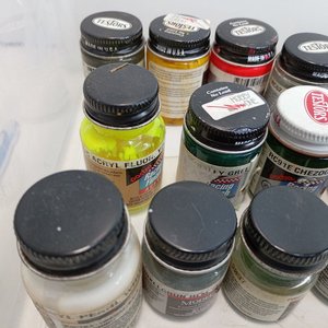 Lote de más de 20 frasquitos de pinturas varias (Testor, Tamiya, Model Master) - imagen 9