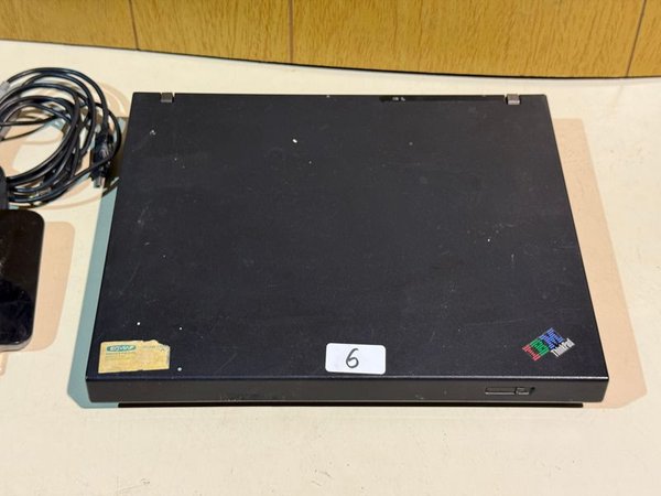 Notebook IBM ThinkPad con Windows XP - imagen 1