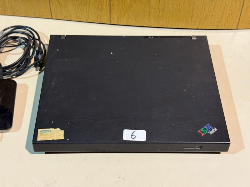 Notebook IBM ThinkPad con Windows XP
