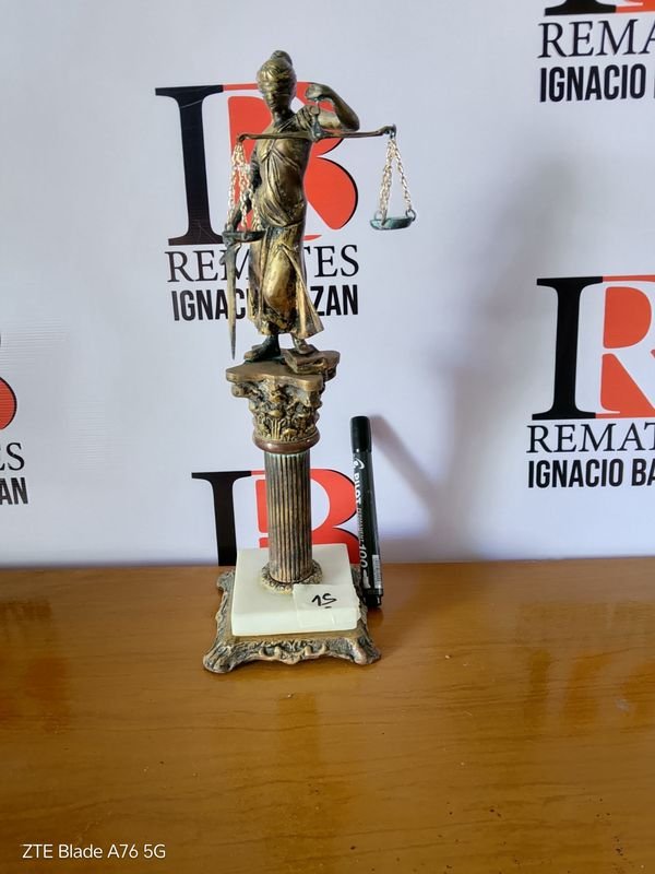 Estatuilla de bronce macizo y marmol, escultura de la justicia - imagen 5