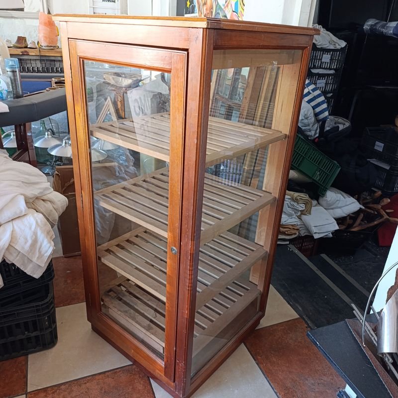 Vitrina de Cedro con Doble Puerta y Estantería - imagen 4