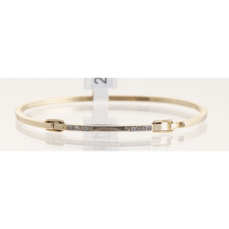 Lote siguiente: Collar de oro con diamantes 18k