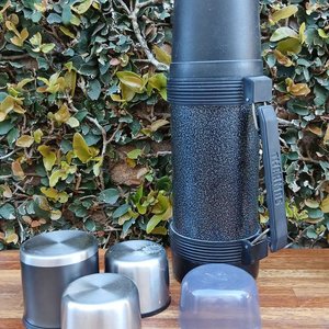 Lote Variado: Botellas Térmicas Coca-Cola y Dansit, Quemador de Esencias, Copas de Metal y Calzados Infantiles - imagen 4