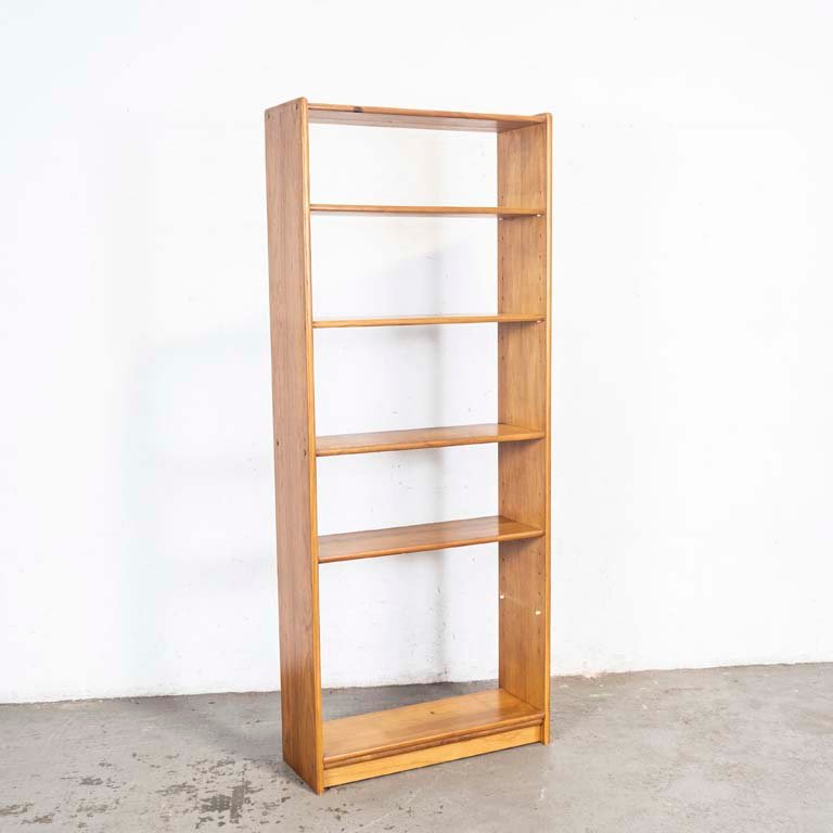 Lote siguiente: Estante biblioteca de pino de calidad