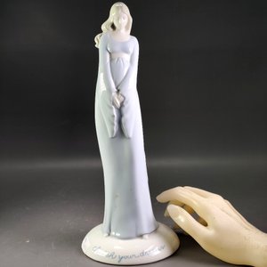 Figura de Porcelana "Soft Touch" Mujer Embarazada "Cherish Your Dreams" - imagen 3