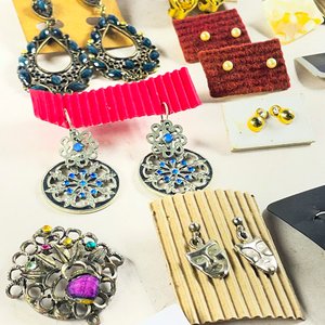 Lote Variado de Pares de Aretes y Accesorios - imagen 4