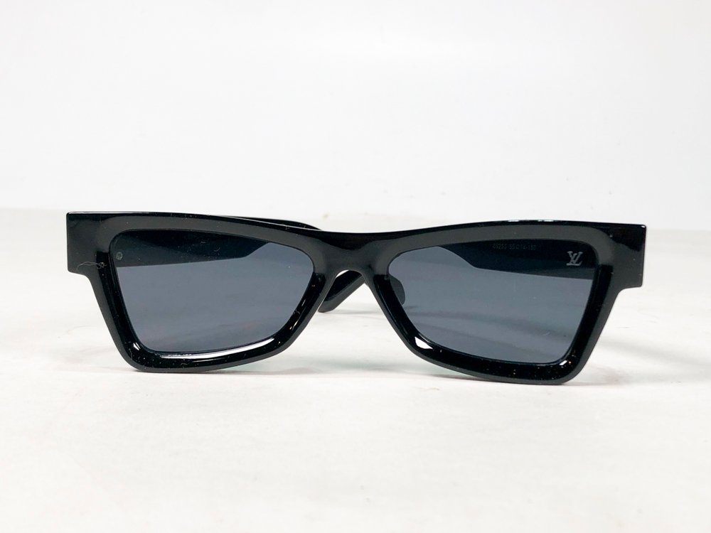 Lote anterior: Lentes de sol para dama o caballero negro