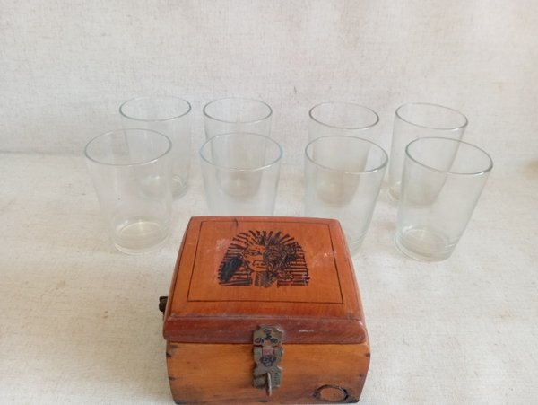 Caja de madera con 8 vasos claros - imagen 1
