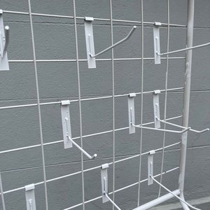 4 Exhibidores de Hierro Blancos Plegables con Ganchos - imagen 4