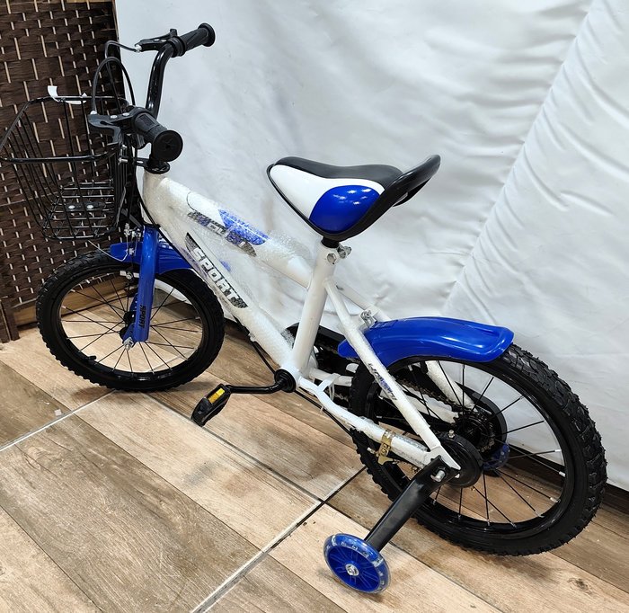 Bicicleta infantil con accesorios y ruedas auxiliares - imagen 4