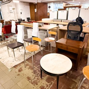Lote siguiente: Lote de Muebles de Oficina y Hogar