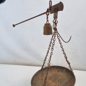 Lote anterior: L 367 - 1 Pieza - Antigua balanza de platillo de tipo romano en hierro, con cadena y gancho (Ideal decoracion rustica - Con detalles de oxido)
