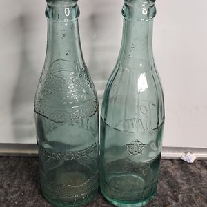 Dos Botellas de Vidrio Verde Limól Antiguas - imagen 3