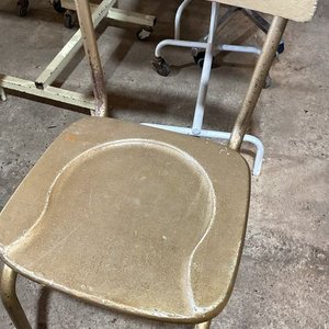 Escritorio Extensible de Hierro con Silla Metálica Dorada - imagen 4