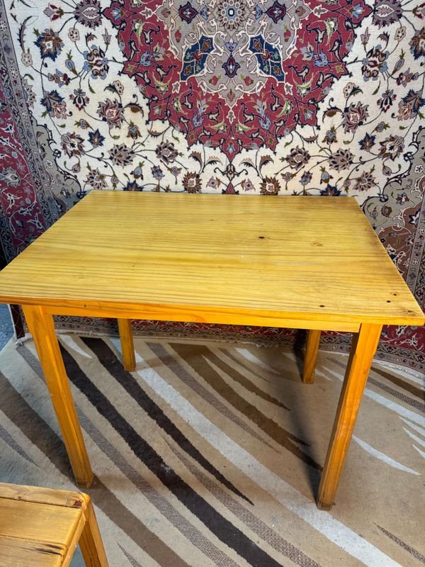 Mesa y silla en pino. Impecable estado! - imagen 4