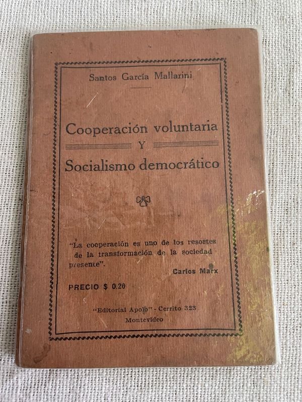 Lote de Libros Antiguos: Cooperación Voluntaria y Socialismo Democrático, El Montaje de Aves, La Filosofía de Claudio Bernard, La Escuela sin la Mujer de mi Religión, El 1º de Mayo