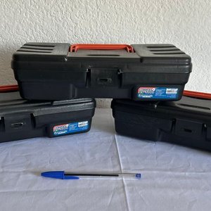 Set de 3 Valijas Multiuso Medianas Negras con Asa Naranja - imagen 1
