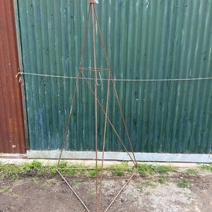 Lote siguiente: Soporte de Hierro para Jardín o Decoración