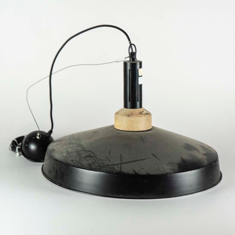 Lote anterior: Lámpara de techo de metal y madera con detalles