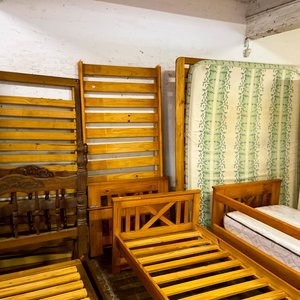 Lote siguiente: Camas de madera estilo rústico