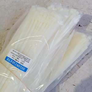 5 Paquetes de 100 Precintos Plásticos Nylon 5x300 mm - imagen 1