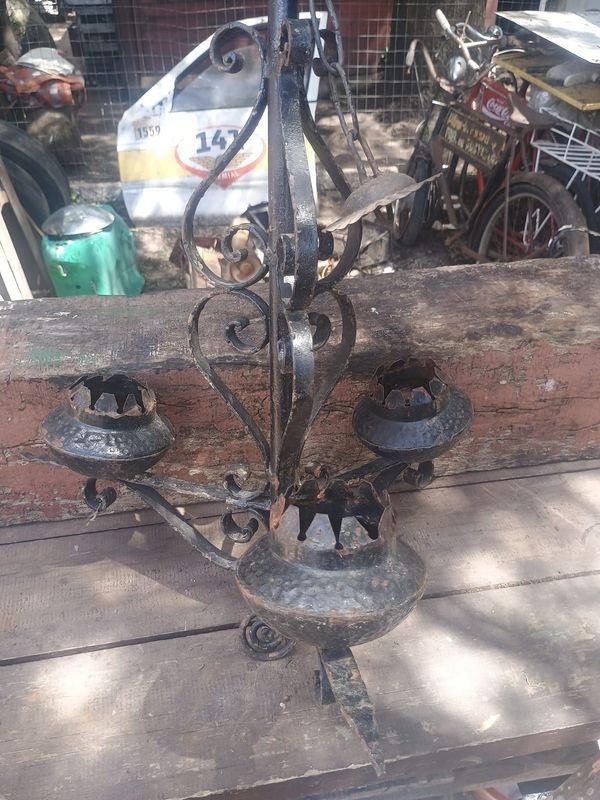 Antigua Araña Candelabro de Hierro Forjado Estilo Taberna - imagen 1