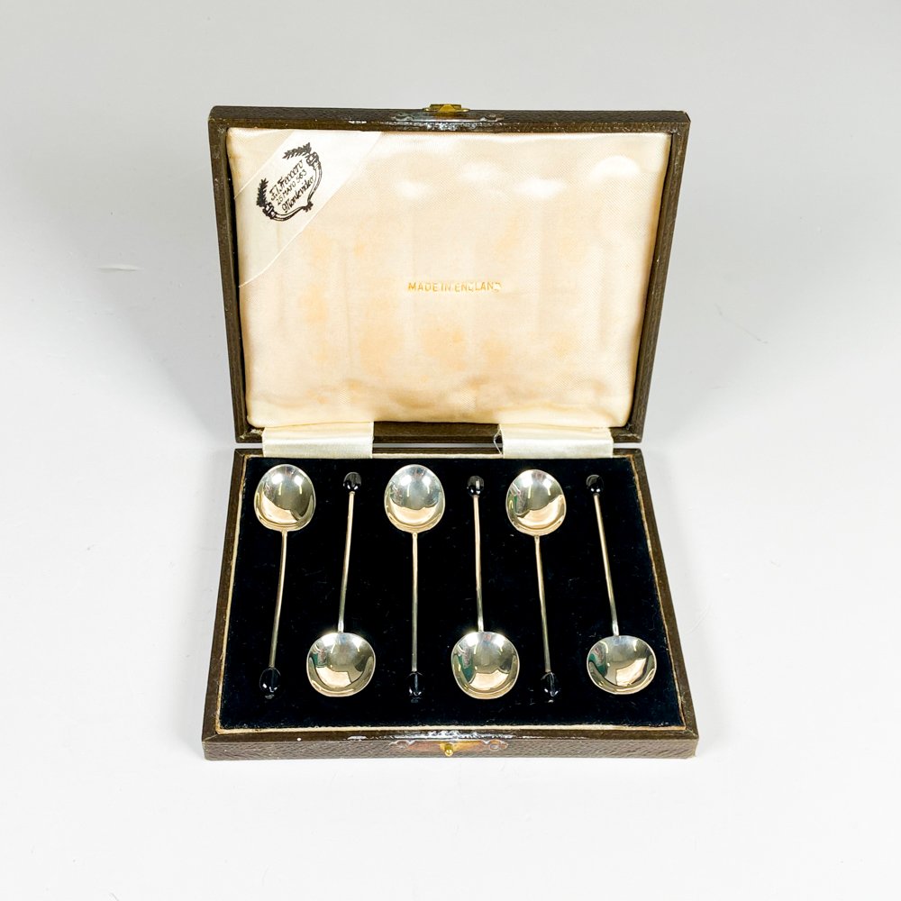 Lote anterior: Seis cucharas de plata inglesa en estuche