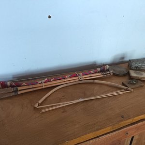 Lote de Adornos Indígenas y Cajas Antiguas para Maquillaje - imagen 1