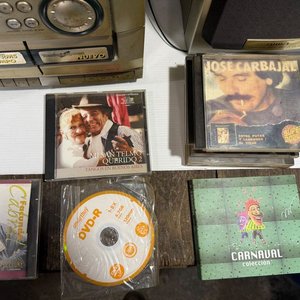 Dos Equipos de Audio Aiwa y Microsonic con Lote de CDs - imagen 10