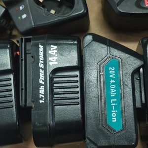Lote de Baterías y Cargadores para Herramientas Eléctricas Varias Marcas - imagen 2