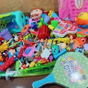 Gran Lote de Juguetes Variados: Figuras, Bloques y Más - imagen 7