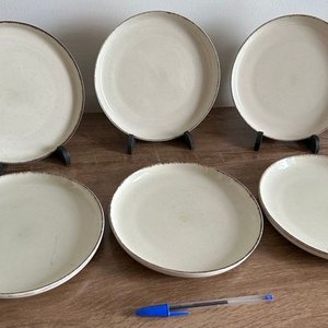 Seis Platos de Cerámica Beige con Borde Oscuro, 19cm - imagen 2