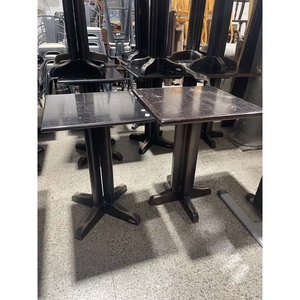 Lote siguiente: Par de Mesas Bar Cuadradas de Madera Delfino Álvarez