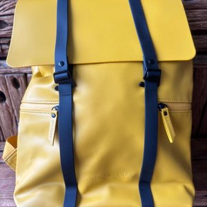Mochila Amarilla Gastón Luga Splash 13" Impermeable - imagen 1
