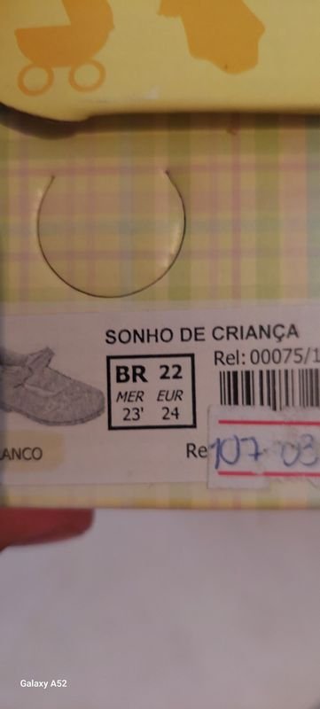 Calzado de Talla 22 - Zapatos Blancos con Suela Amarilla - imagen 4