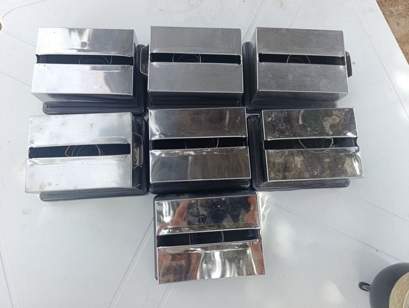 Lote siguiente: Cajas metálicas y accesorios para servilletas