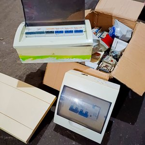 28 Tableros Eléctricos con Llaves Térmicas y Materiales Eléctricos Varios - imagen 1