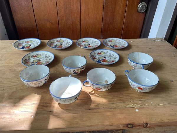 TAZAS Y PLATILLOS JAPONESES DE PORCELANAS - imagen 1
